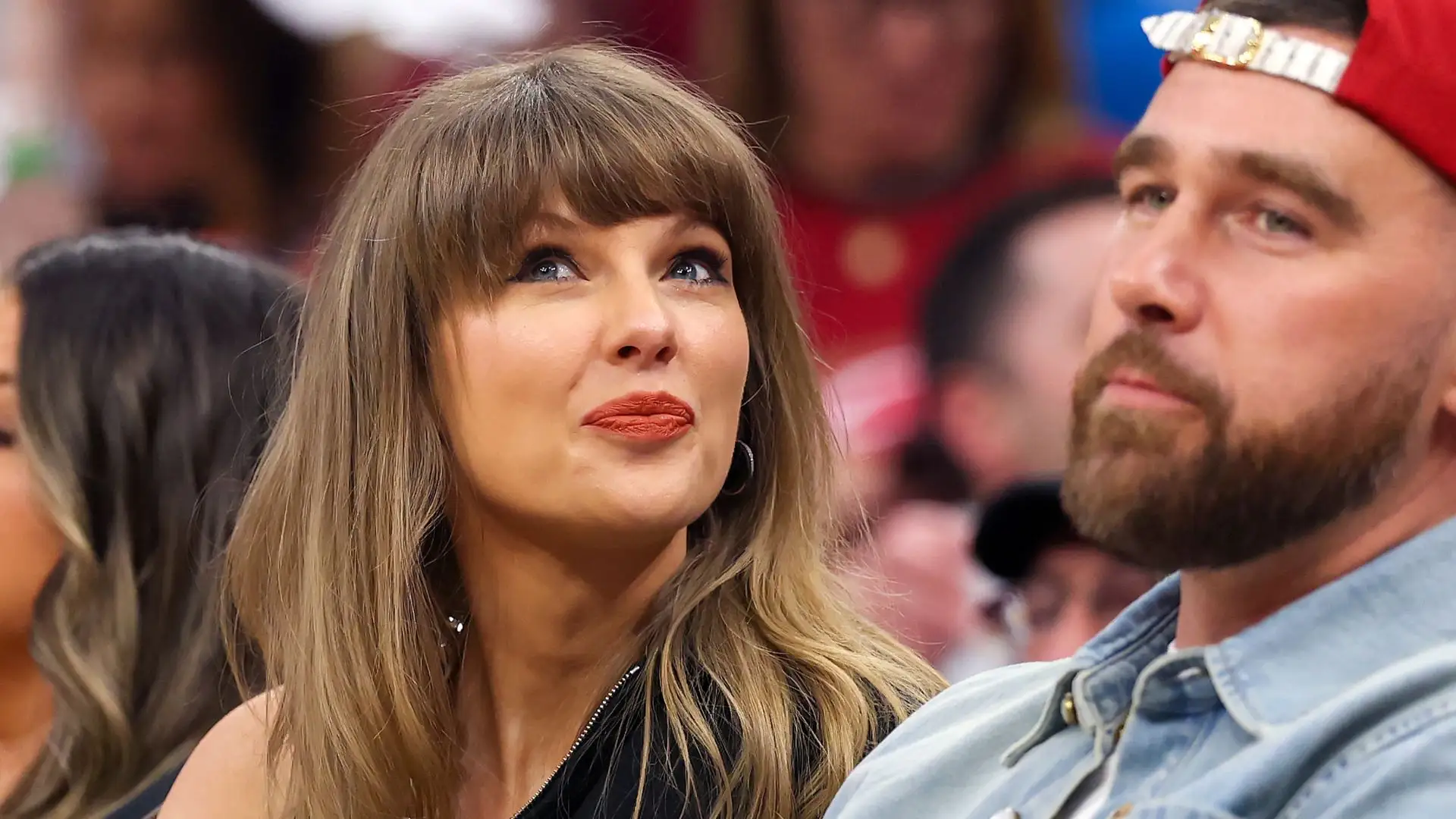 Taylor swift travis kelce family