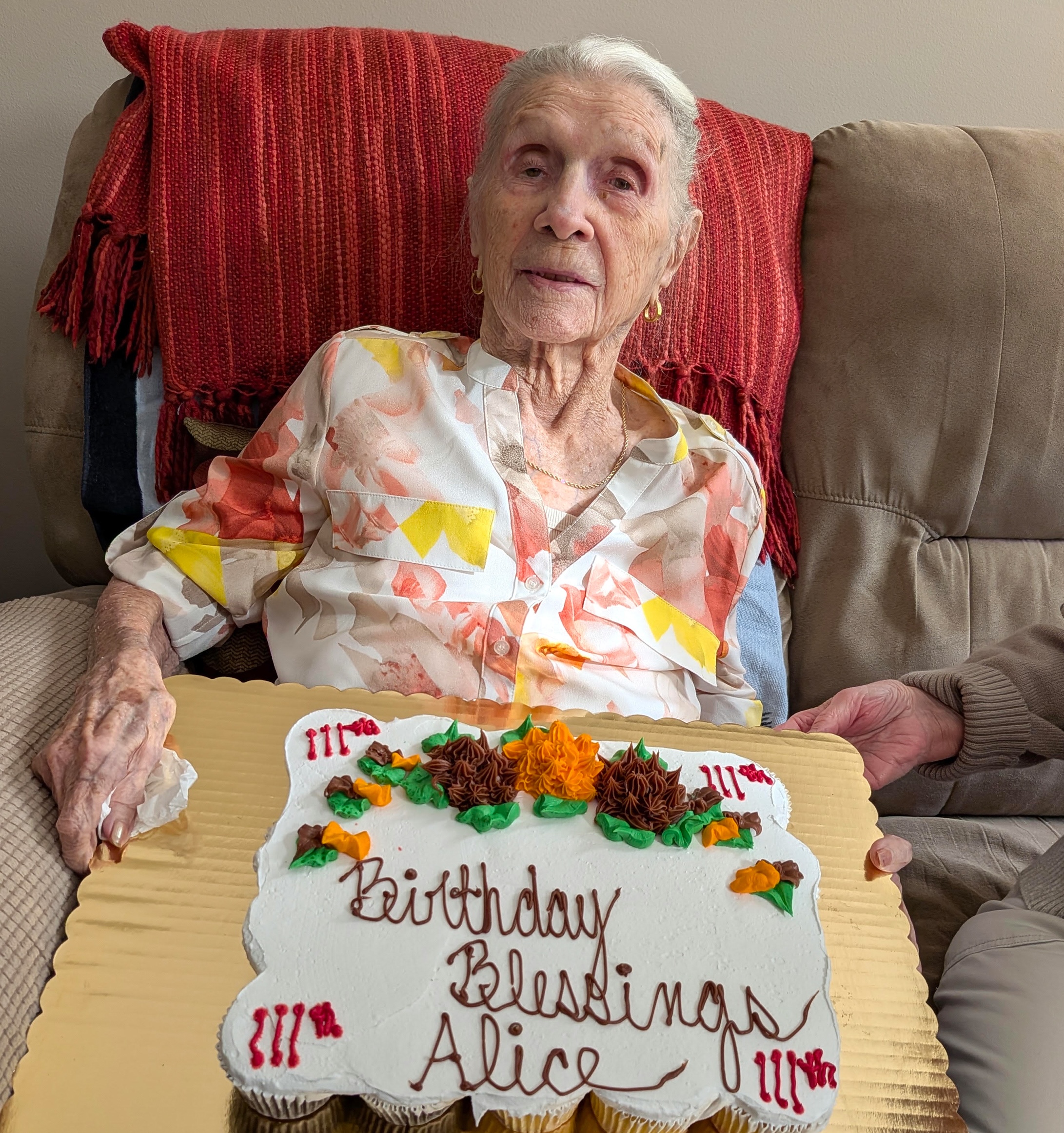Centenarian voter 01