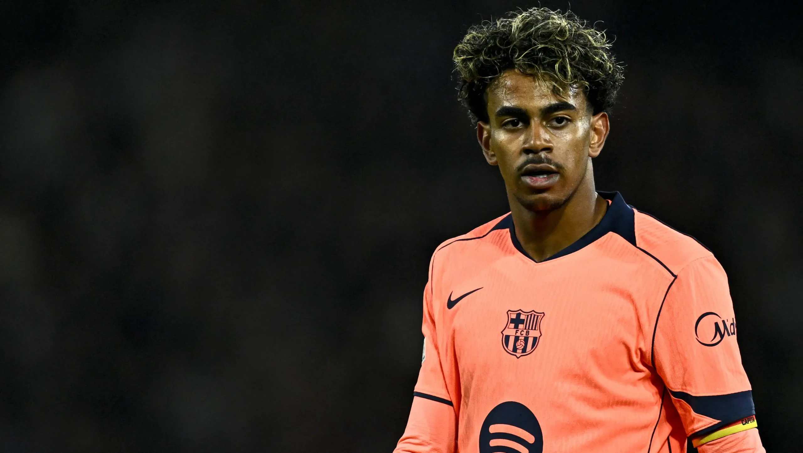 Fbl eur c1 psg barcelona barcelonas spanish forward 10 lamine yamal looks on people sport horizontal e1792929576418