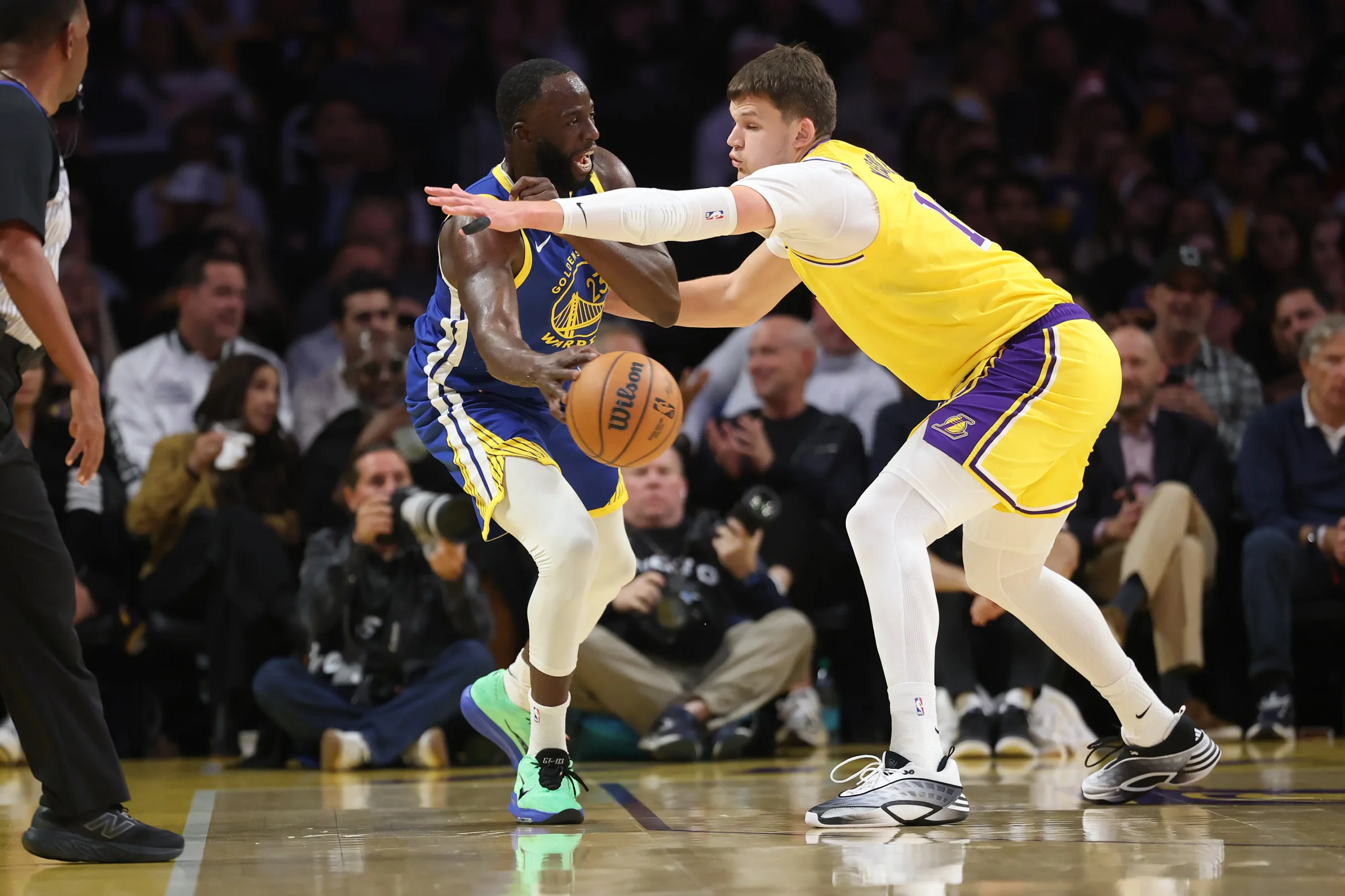 Golden state warriors v los angeles lakers los angeles california october 2