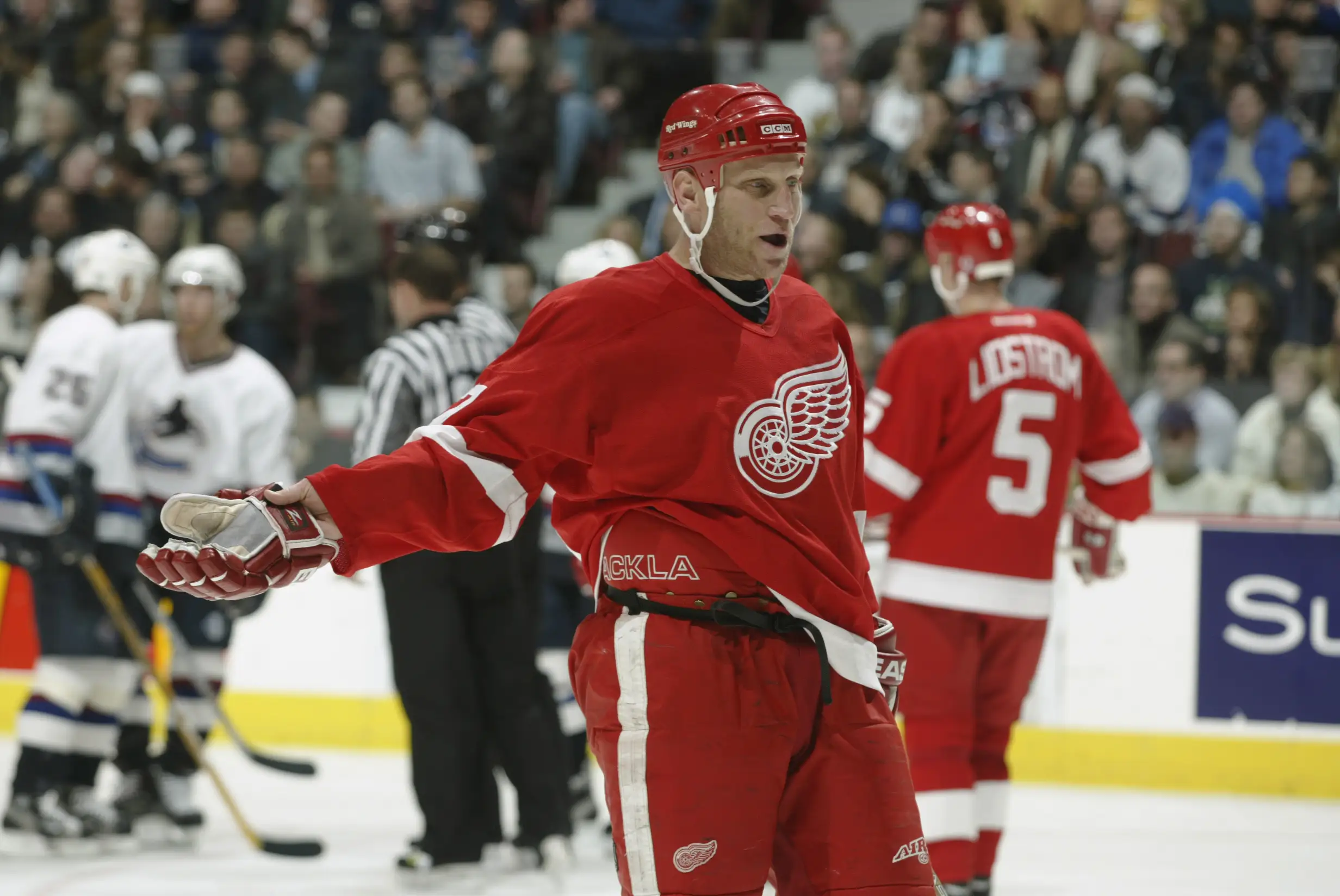 Red wings v canucks vancouver canada 04 23 brett hull 17 of