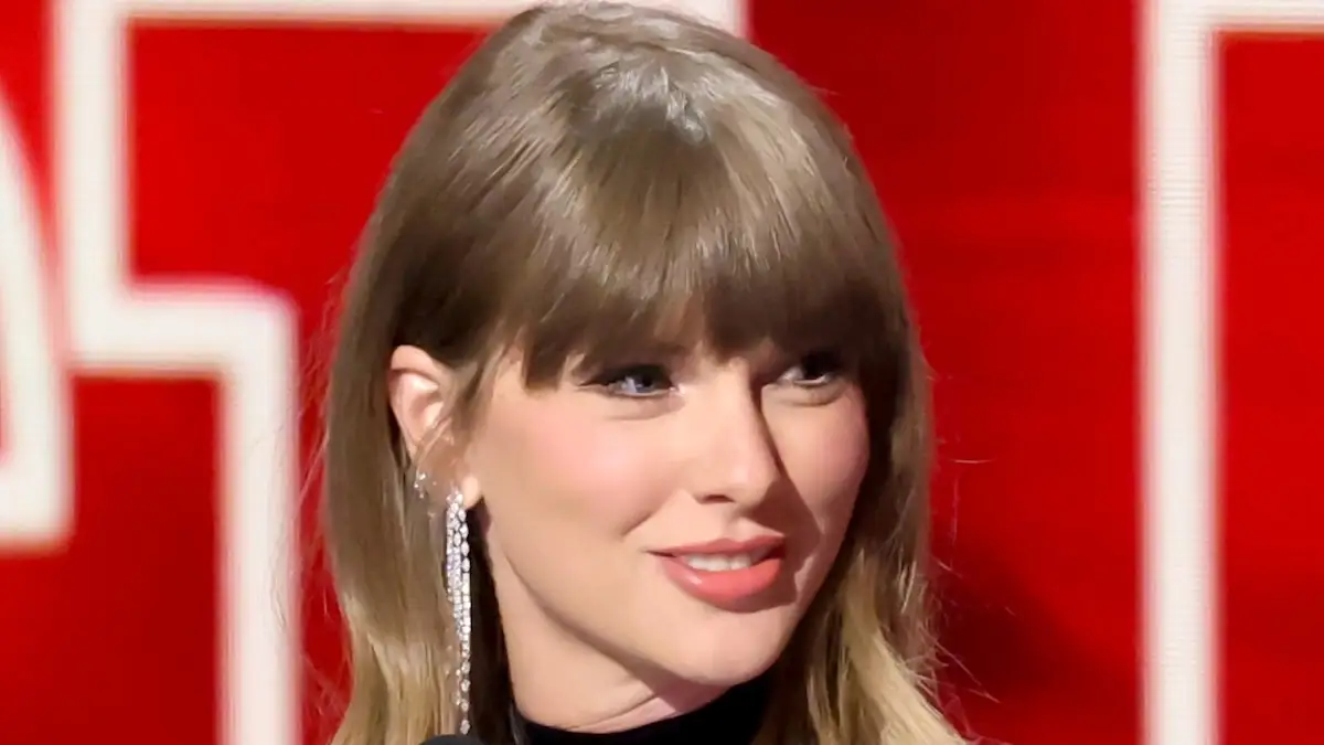 Taylor swift travis kelce steven spileberg oscar campaign chargers game
